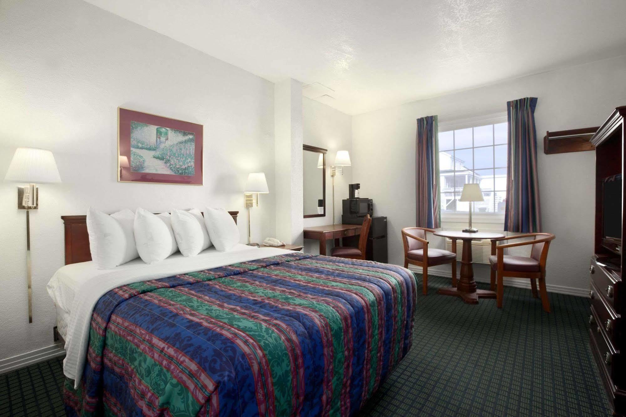 Days Inn By Wyndham Kill Devil Hills Oceanfront - Wilbur Exterior foto